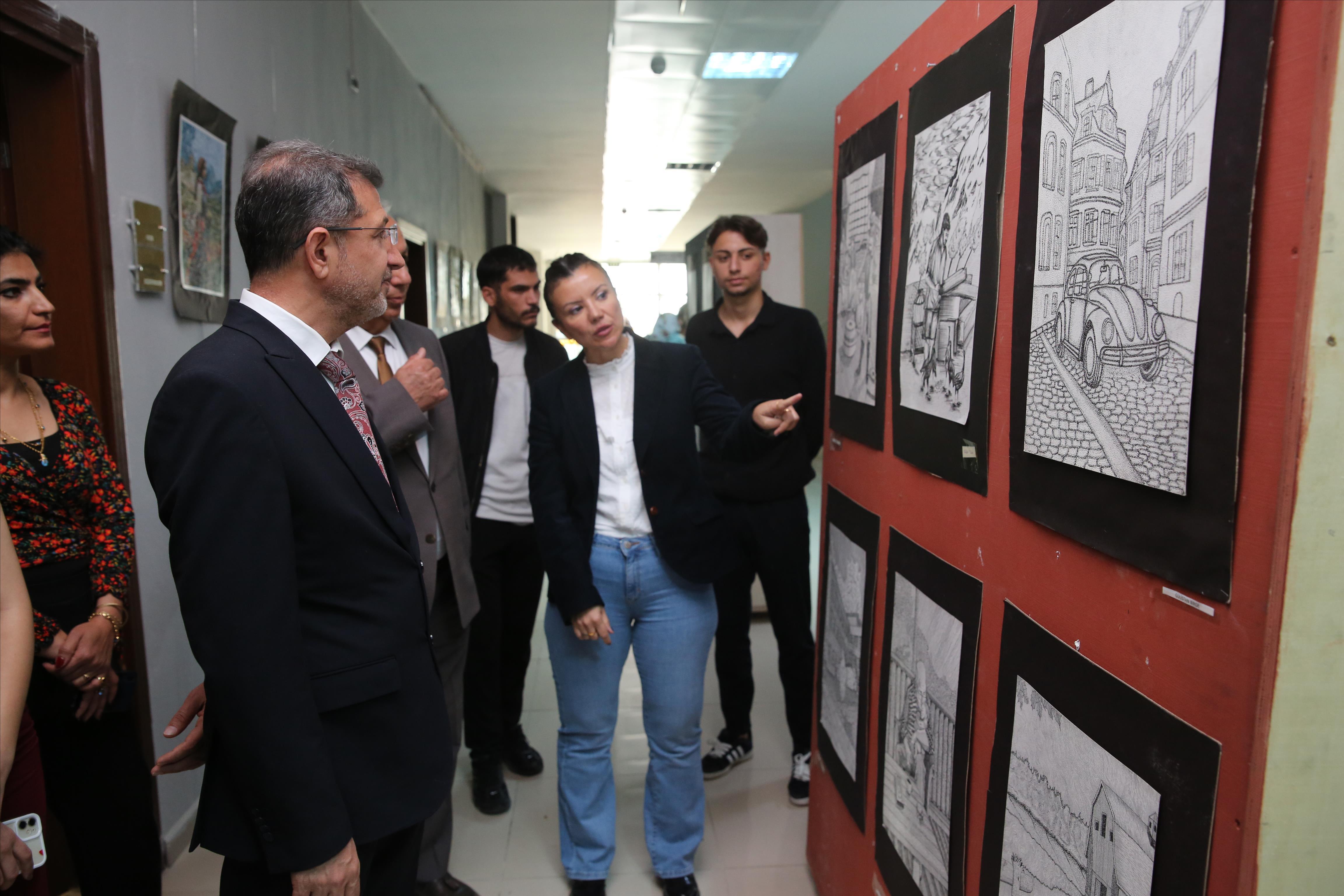 -temel-sanat-egitimi-atolyesi-sergisi-buyuk-ilgi-gordu