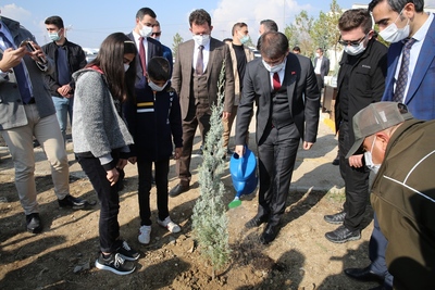 “Geleceğe Nefes” Kampanyası Kapsamında Üniversitemizde Fidanlar Toprakla Buluştu