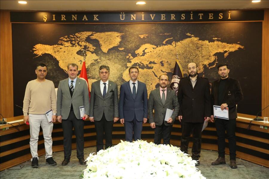 rektor-alkis-tan-ilahiyat-fakultesi-dergi-editorlerine-tesekkur-belgesi-