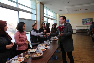 Rektörümüz, 8 Mart Dünya Emekçi Kadınlar Gününde Kadın Çalışanlarımızla Bir Araya Geldi