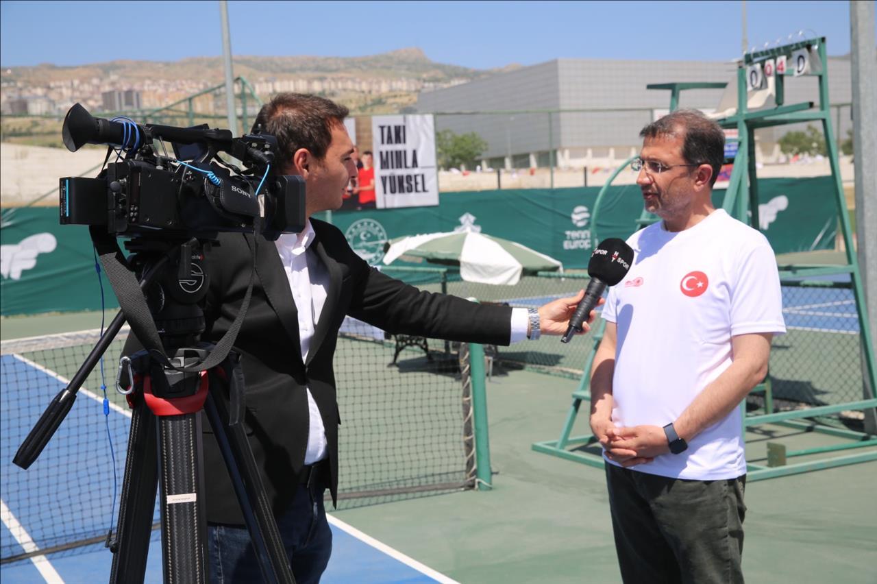 rektorumuz-prof-dr-alkis-trt-arapca-ve-haberturk-spor-a-roportaj-verdi