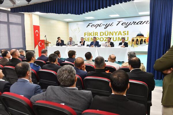 rektorumuz-prof-dr-alkis-van-da-feq-y-tayran-i-anma-programinda-konustu