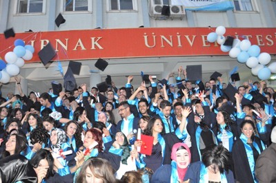 sirnak-myo-nda-mezuniyet-sevinci