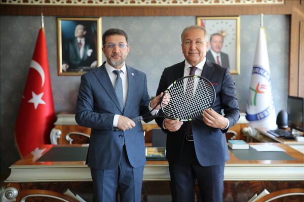 turkiye-tenis-federasyonu-baskani-durmus-rektorumuz-prof-dr-alkis-i-makaminda-ziyaret-etti
