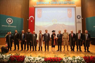 universitemiz-2024-2025-akademik-yili-mezuniyet-coskusu