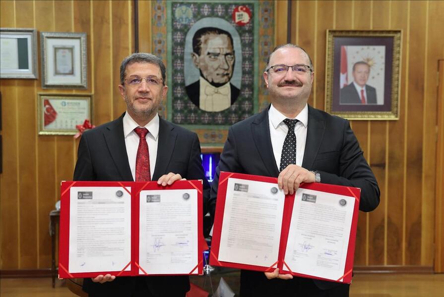 Üniversitemiz ile Atatürk Üniversitesi Arasında İş Birliği Protokolü İmzalandı görseli