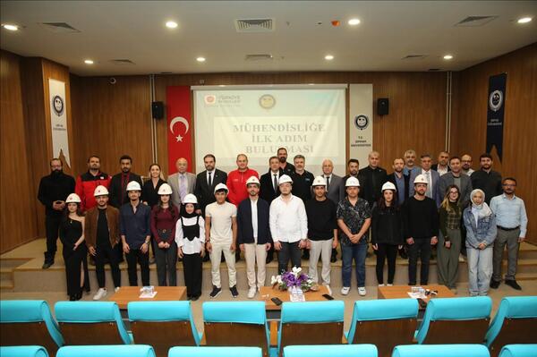 universitemiz-petrol-ve-dogalgaz-muhendis-adaylari-icin-baret-giyme-toreni-gerceklestirildi