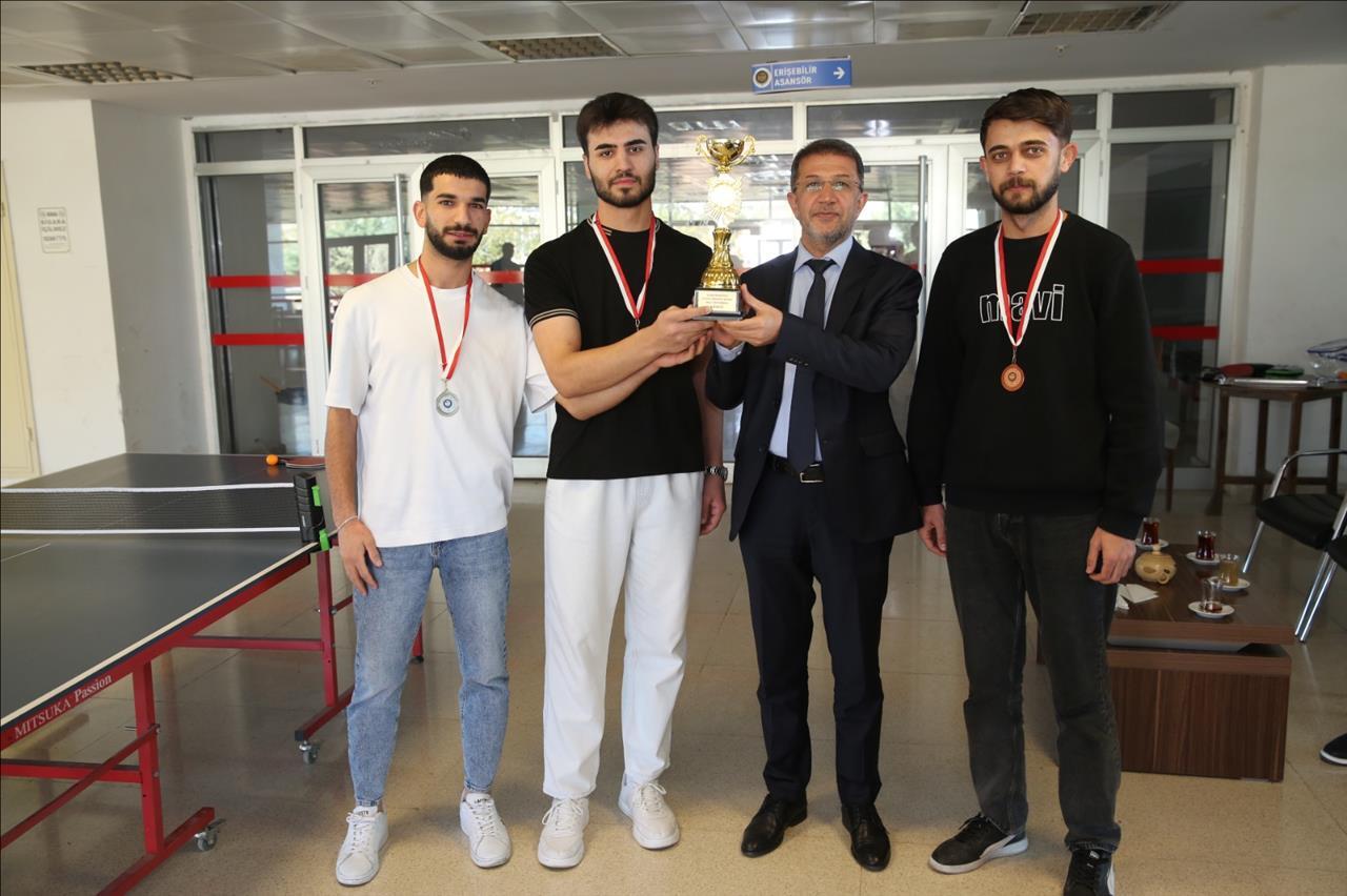 universitemizde-cumhuriyet-bayrami-dolayisiyla-masa-tenisi-turnuvasi-duzenlendi