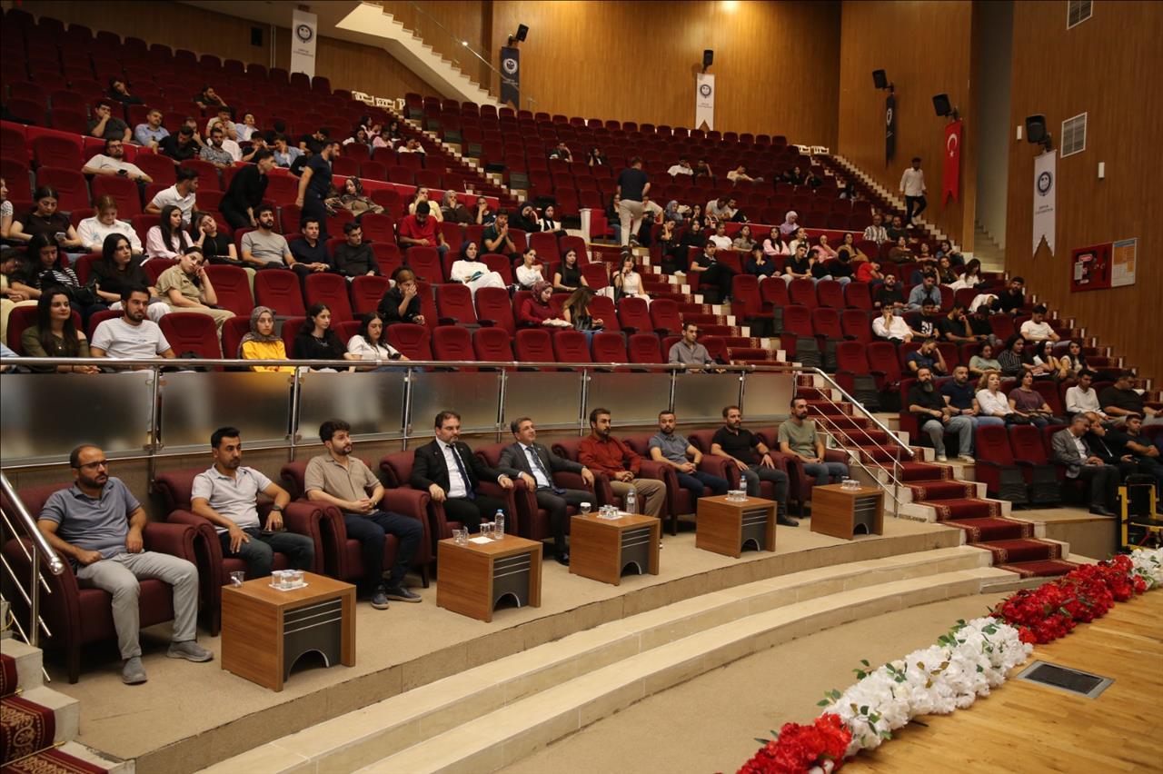 universitemizde-dijital-ortamlarda-davranissal-riskler-ve-koruyucu-farkindalik-semineri-duzenlendi