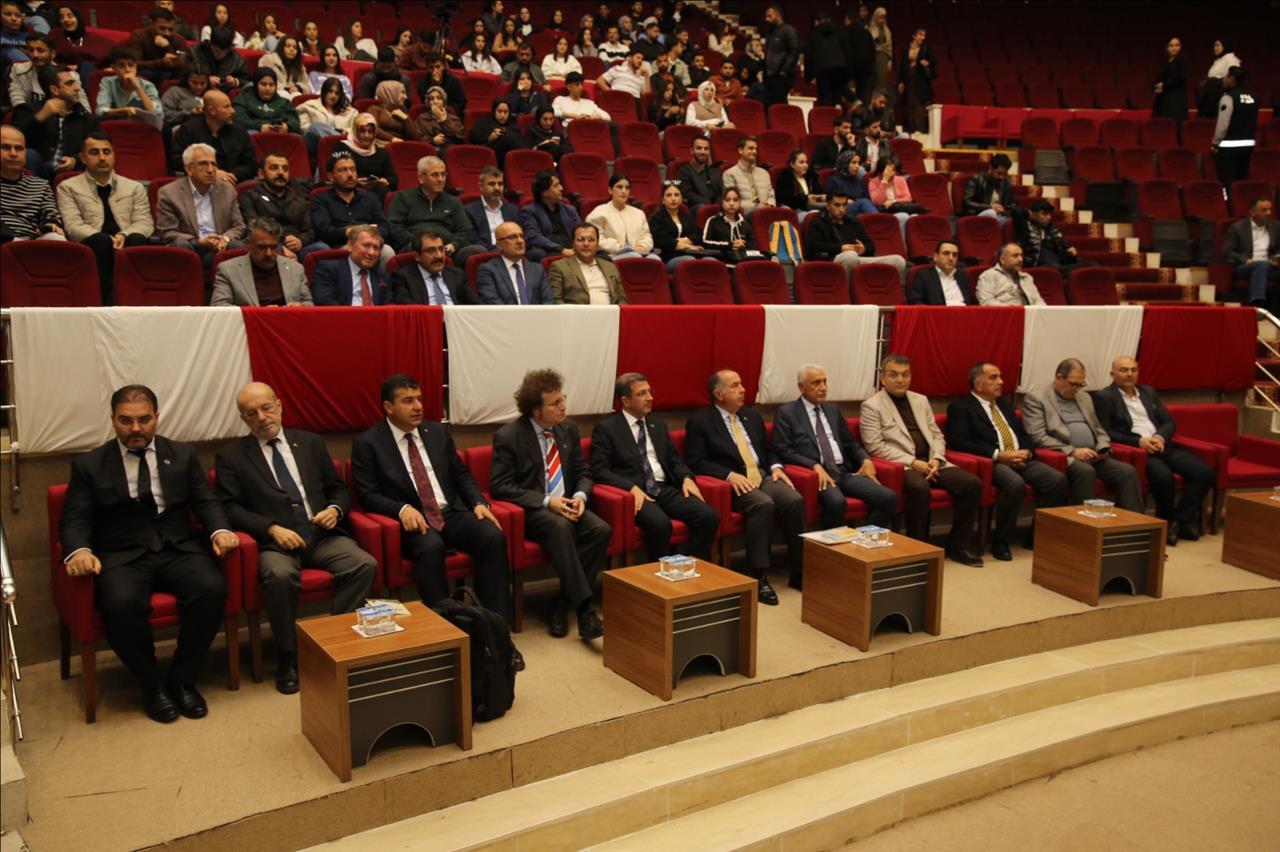 universitemizde-dostlugun-sesi-fethi-gemuhluoglu-paneli-duzenlendi