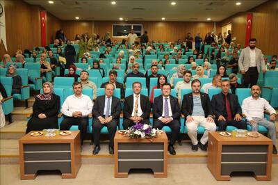 universitemizde-hafizlik-egitimini-tamamlayan-ogrenciler-icin-tac-giyme-merasimi-duzenlendi