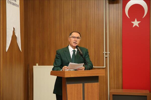 universitemizde-turkiye-yuzyili-ve-universiteler-adli-konferans-duzenlendi