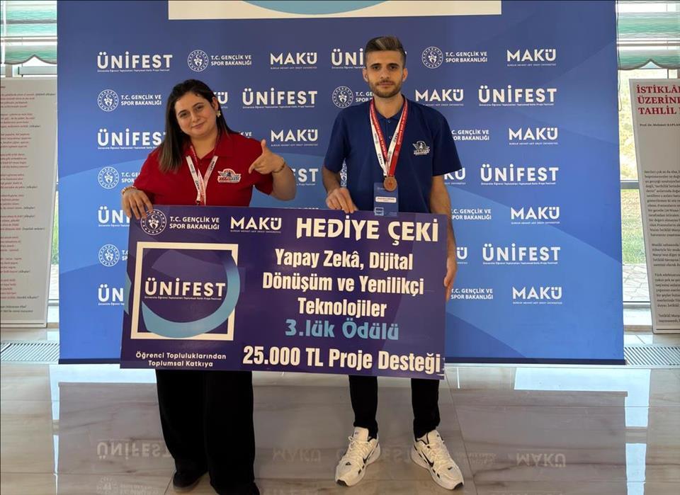 universitemizden-unifest-te-buyuk-basari-teknofest-kulubumuz-turkiye-3-su