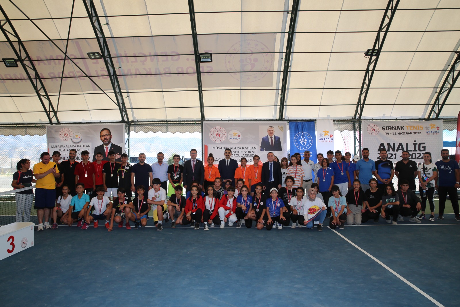 Anadolu Yıldızlar Ligi'nin tenis çeyrek finalleri Şırnak'ta sona erdi...